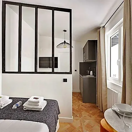 Cosy - Tour Eiffel / Champs De Mars 19b Parijs